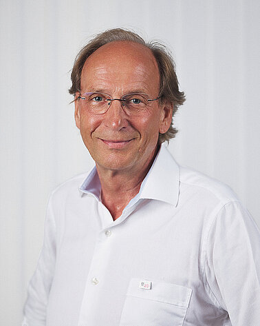 Portraitfoto von Dipl.-Ing. Dr. techn. Thomas Müller-Hartburg